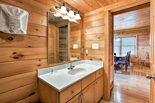 Mountaintop Manor With Hot Tub, Resort Pool Access