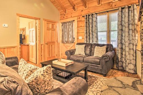 Cozy Pigeon Forge Escape With Spacious Deck And Hot Tub