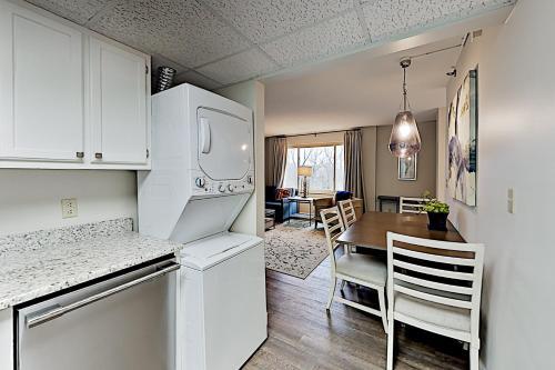 Apartamento Corner Unit With Pool & Superb River Views Condo
