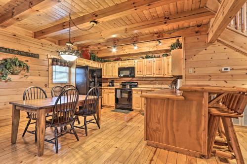 Pigeon Forge Cabin With Games, 1 Mi To Parkway!