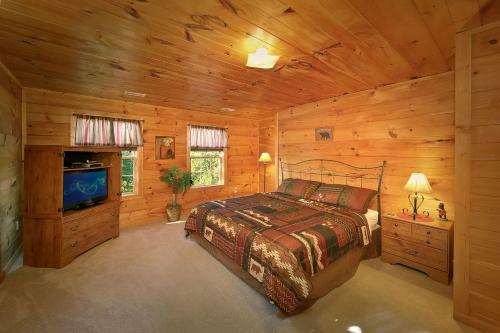Private Paradise #2810 By Aunt Bug's Cabin Rentals