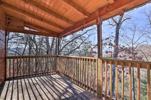 Luxe Cabin With Hot Tub, Theater, Pool Table, Arcade