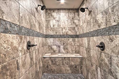 Luxe Cabin With Hot Tub, Theater, Pool Table, Arcade