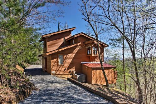 Secluded And Private Smoky Mtn-view Cabin With Fire Pit