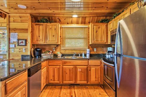 3,500-sq-ft Cabin - Sunrise And Mtn View And Pool Access