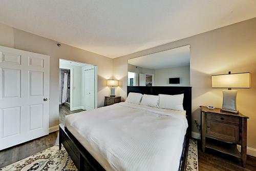 Apartamento Dual-suite Riverside Condo - Pool, Mountain Views Condo