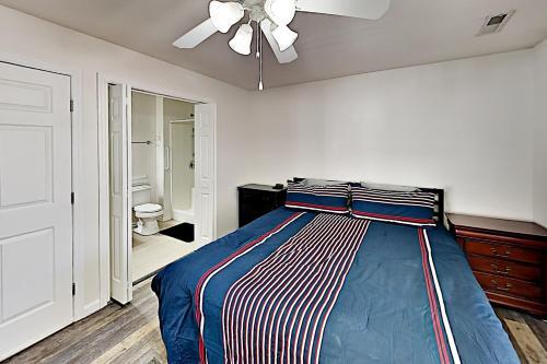 Handicap-friendly Getaway - 1 Mile To Attractions Home