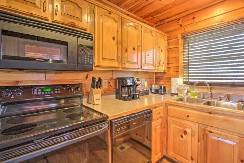 Upscale Retreat With Deck, Hot Tub, And Stunning Views
