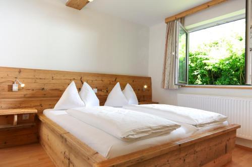 Hostal Gasthof Pension Wei�es R�ssl
