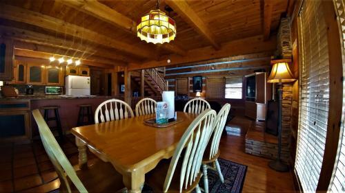 Free Xplorie Attractions Every Day! - Driftwood Log Cabin