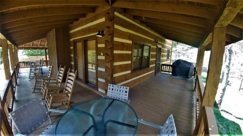 Free Xplorie Attractions Every Day! - Driftwood Log Cabin