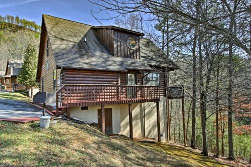 Sevierville Cabin With Hot Tub, Views And Pool Access!