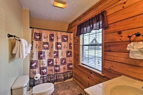 Sevierville Cabin With Hot Tub, Views And Pool Access!