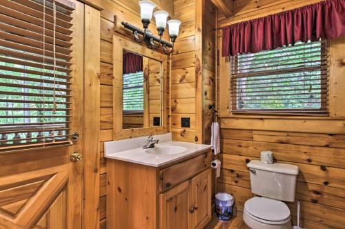 Romantic Pigeon Forge Log Cabin With Hot Tub!