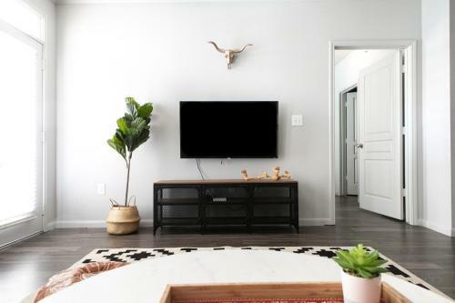 Apartamento Wanderjaunt - Luxe Downtown Austin Apts