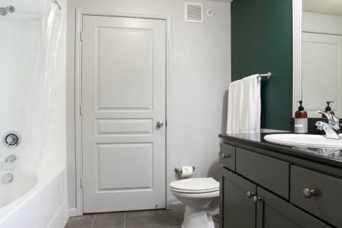Apartamento Wanderjaunt - Luxe Downtown Austin Apts