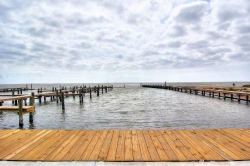 Private Fishing Pier With Dock Space! Waterfront Pool! Amazing Views!