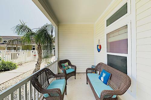 Poolside Beauty With Heated Pool - Steps To Beach Townhouse