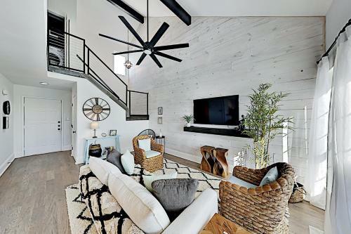 Apartamento Chic Canal-front Escape - Dock & Direct Bay Access Condo