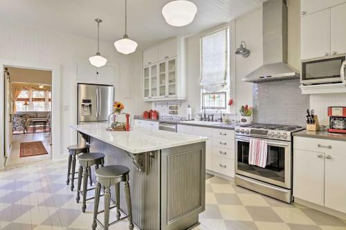 Charming Fredericksburg Home-1 Block From Main St!
