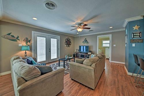 Cozy Galveston Home With Deck - Walk To The Beach!