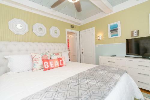 Beachside Bungalow Block From Beach