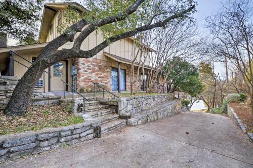 Bright N Breezy Waterfront Lake Granbury Getaway!