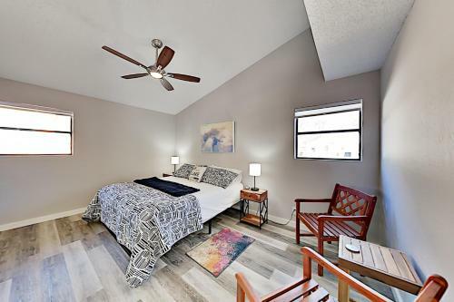 Updated Hill Country Gem - Walk To Lake & Dining Home