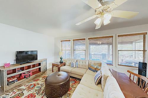 Lakefront Oasis W/ Private Dock & 23? Boat Slip Home