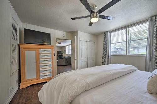 Mid-century Lake Whitney Home With Private Dock And Yard!