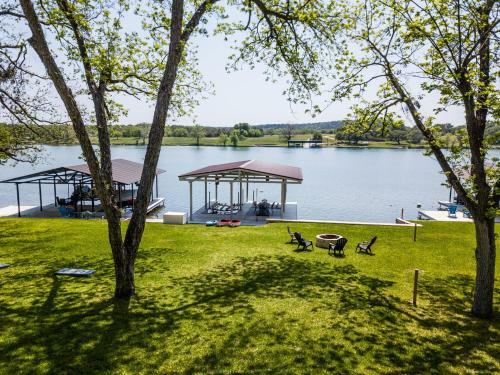 Ladybird Lakehouse On Lake Lbj