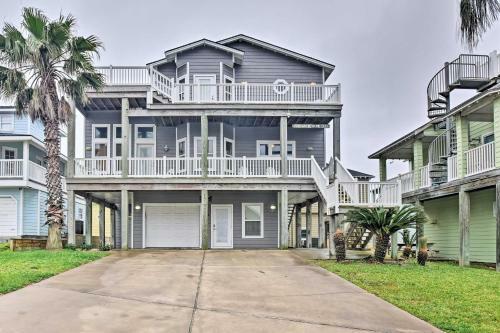 Port Aransas Home With Pool - Walk To Sandpoint Beach