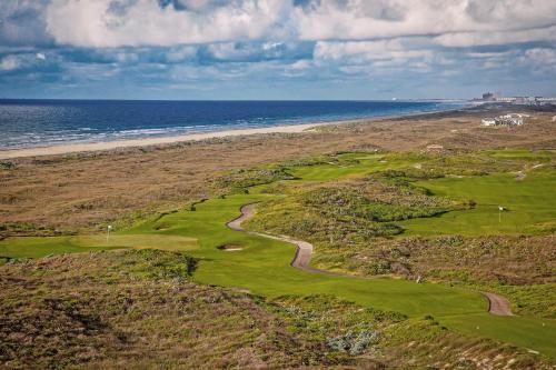 Golf-view Palmilla Beach With Private Garage & Pool Home