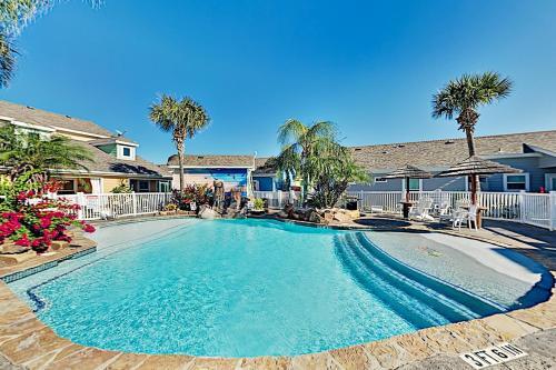 Pirates Hideaway - 2 Pools, Mins To Beach & Dining Condo
