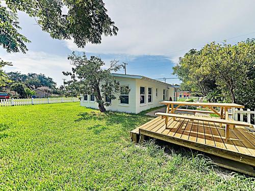 New Listing! Chic Updated Bungalow - Walk To Bay Home