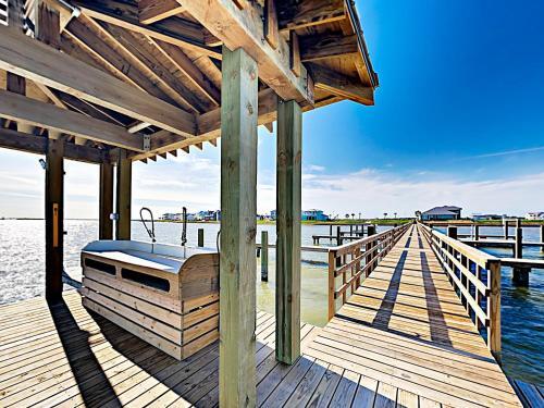 Luxe Waterfront Villa #203 Villa