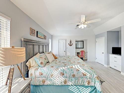 New Listing! Waterfront Home With Decks & Bay Views Home