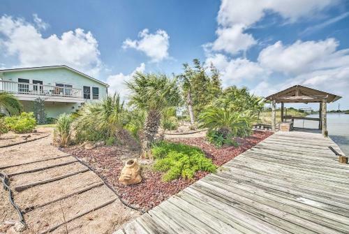 Apartamento The Salty Lime 2 Waterfront Getaway With Deck And Dock