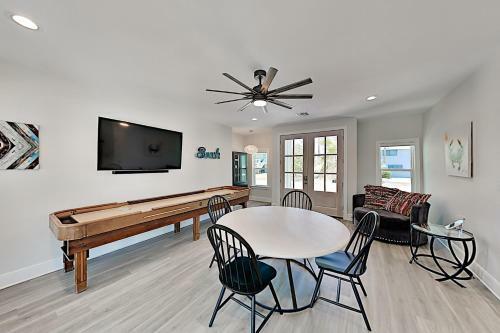 New Canal-front Home With Private Pool, Spa & Dock! Home