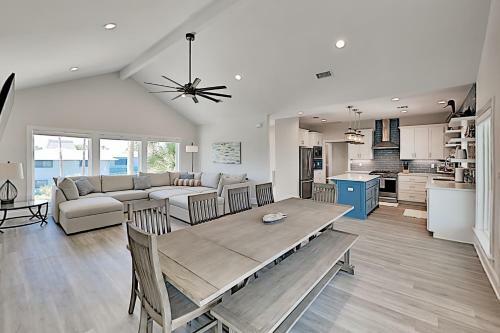 New Canal-front Home With Private Pool, Spa & Dock! Home