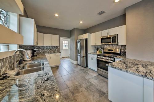 San Antonio Home With Yard - 2 Mi To Downtown!