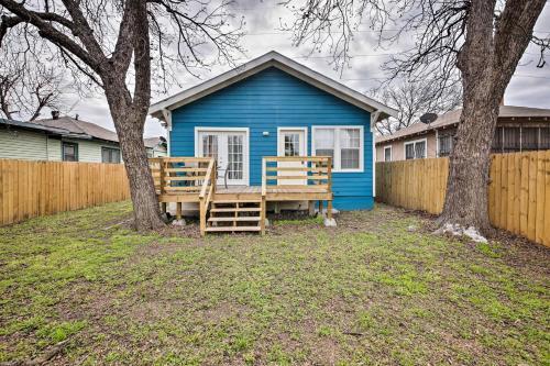 San Antonio Home With Yard - 2 Mi To Downtown!