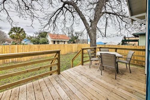 San Antonio Home With Yard - 2 Mi To Downtown!