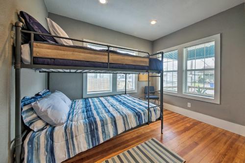 San Antonio Home With Yard - 2 Mi To Downtown!