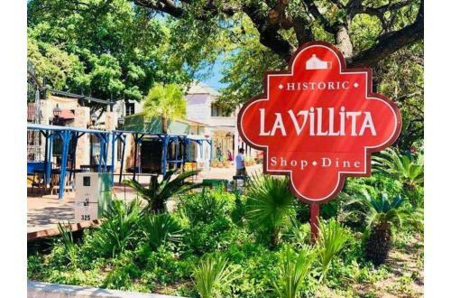 Huge Remodeled 5br 4ba House Sleeps 20 Downtown