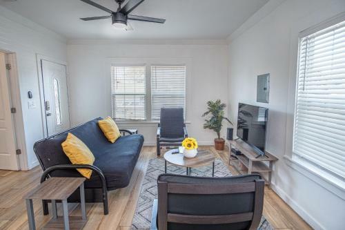 Cozy Remodeled 2br-1ba Near Downtown