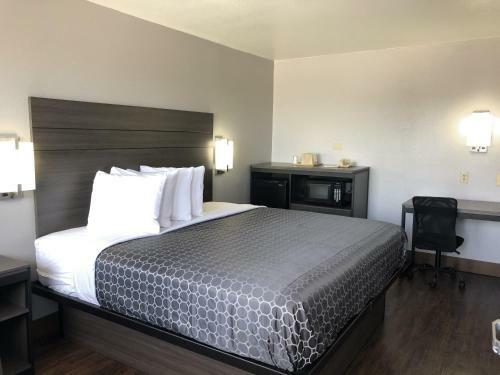 Hotel Garden Inn-near At&t Centre
