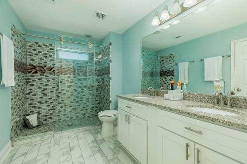 Large-group Beach Retreat On Galveston Bay!