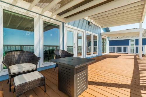 Large-group Beach Retreat On Galveston Bay!