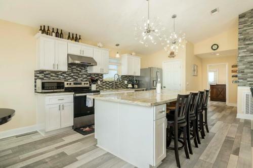 Large-group Beach Retreat On Galveston Bay!